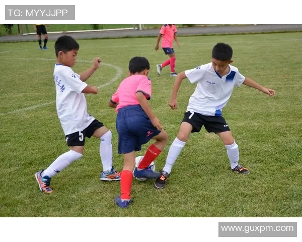 俄罗斯新西伯利亚俱乐部激战杭州U14青少年足球精彩集锦